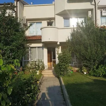 яна Будинок відпочинку *